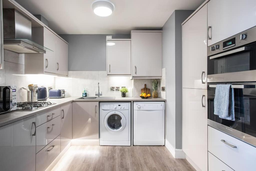 Appartement 5* Ultra Luxury, Great Views, Underground Parking à Belfast Extérieur photo